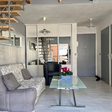 Joli Et Spacieux Studio Avec Garage Au Bord De Mer Fréjus Exterior foto